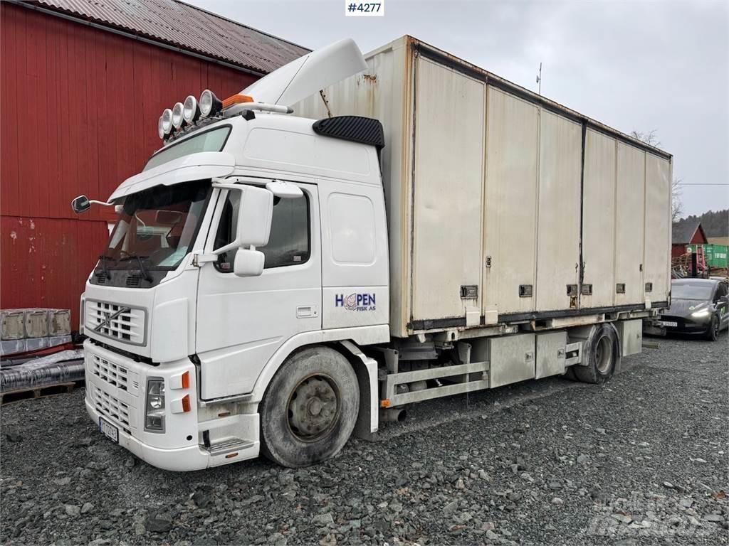 Volvo FM9 Caminhões de caixa fechada