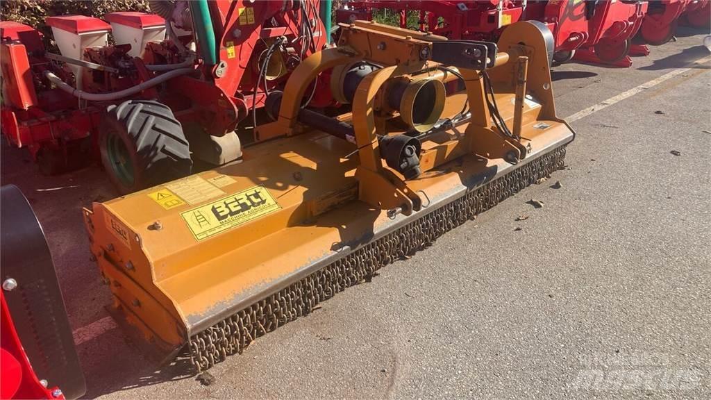 Berti DUAL 285 Gadanheiras e cortadores de folhas para pastos