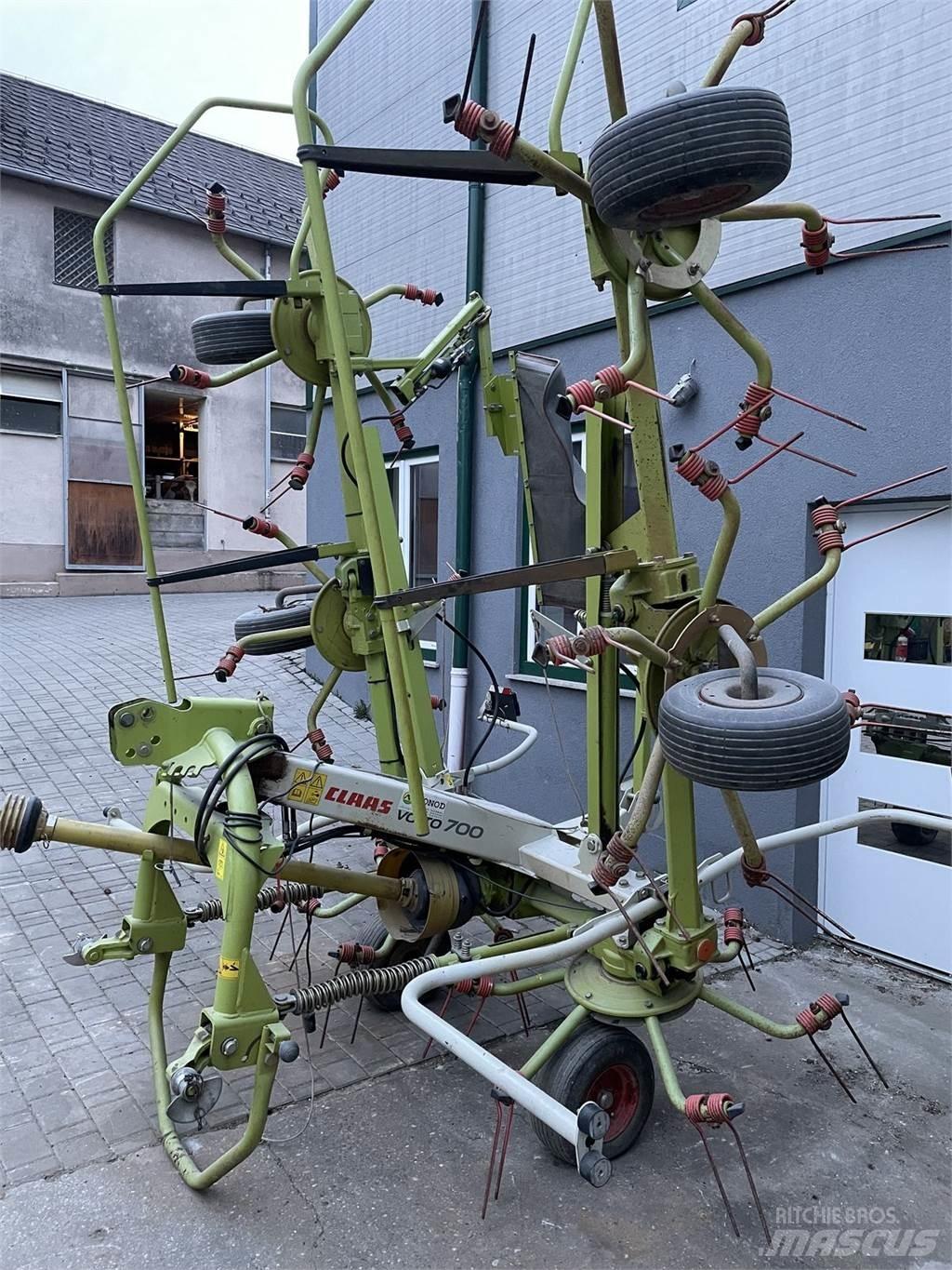 CLAAS VOLTO 700 Ancinho virador