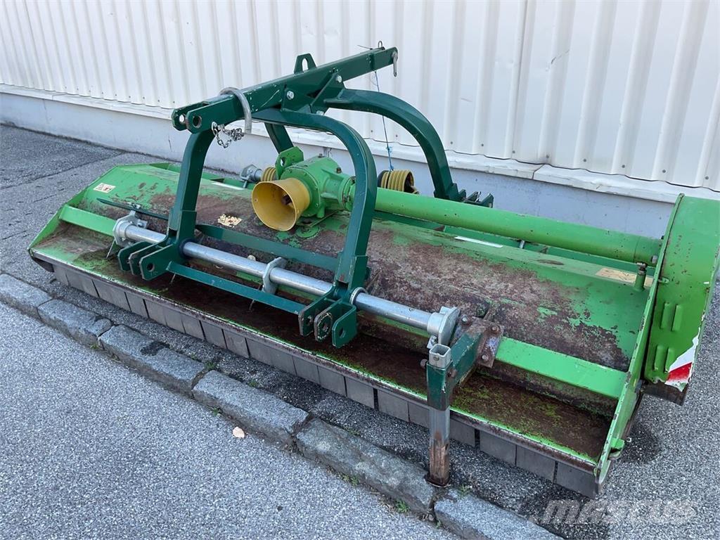  GU 275 Gadanheiras e cortadores de folhas para pastos