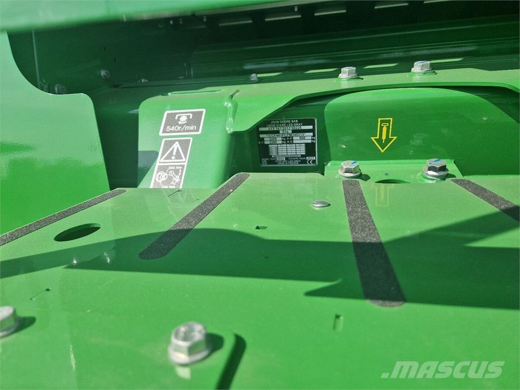 John Deere F441M Enfardadeira de rolos
