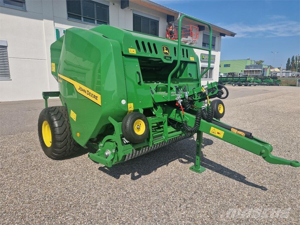 John Deere F441M Enfardadeira de rolos