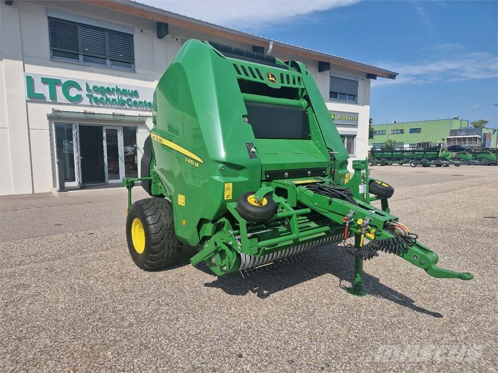 John Deere V451M Enfardadeira de rolos