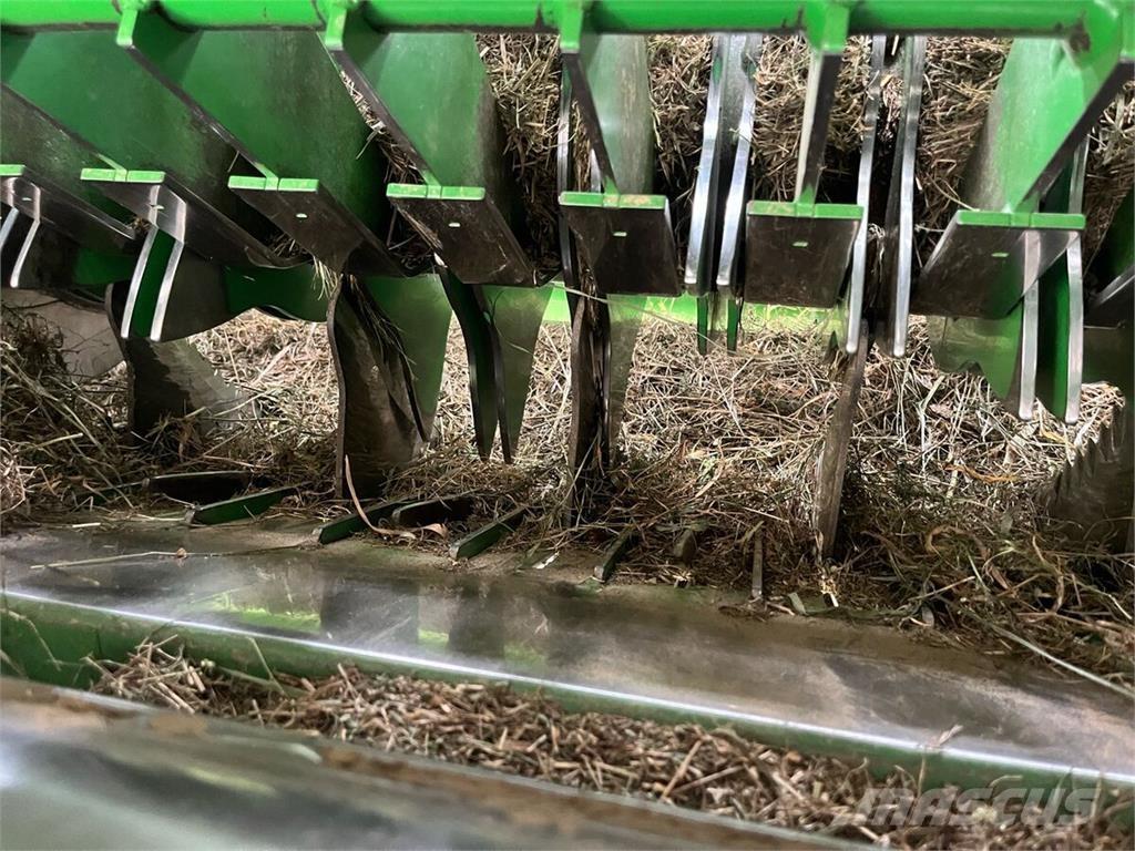 John Deere V451R Enfardadeira de rolos