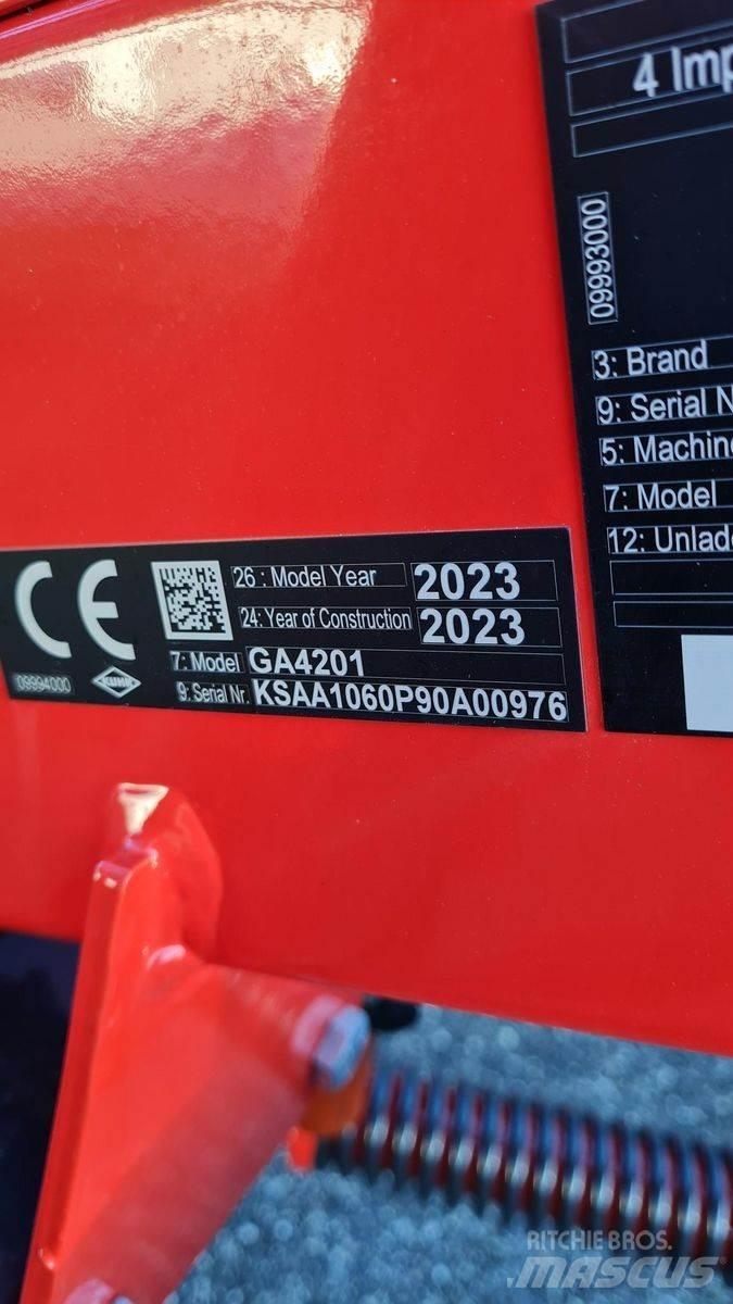 Kuhn GA3901 Encordoadores de Feno