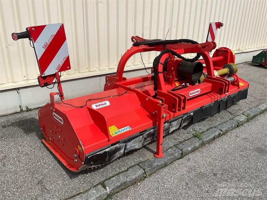 Maschio Bufalo 300 Gadanheiras e cortadores de folhas para pastos
