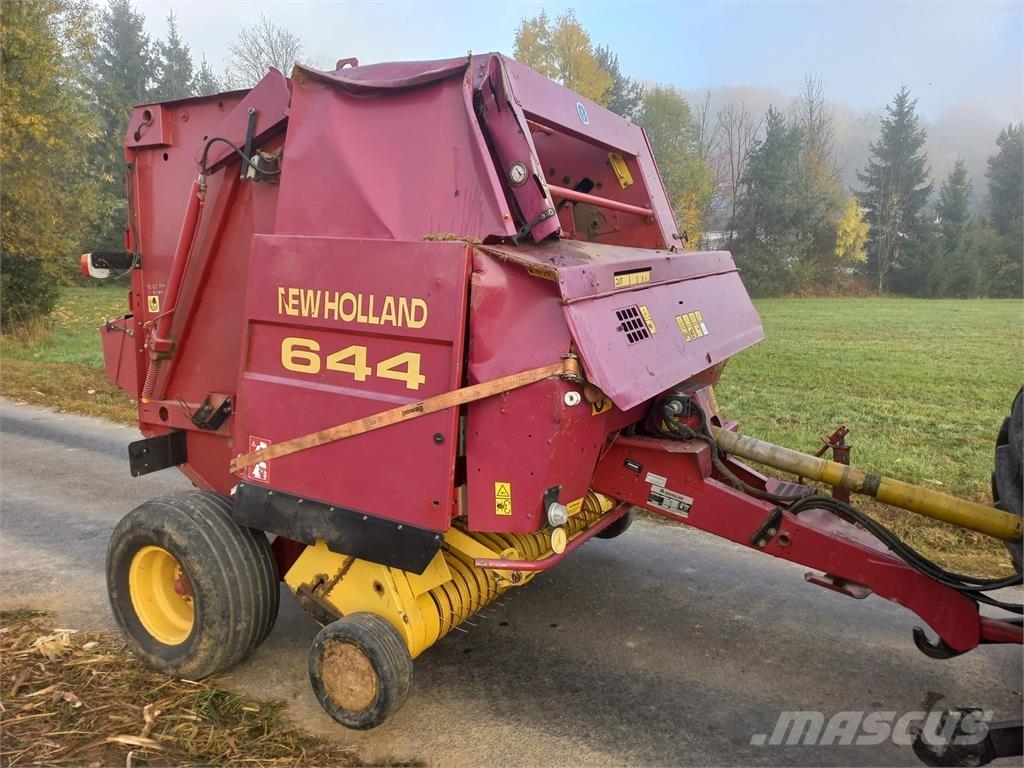 New Holland 644 Enfardadeira de rolos