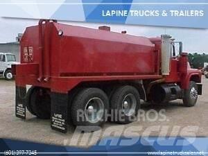 Mack R690ST Auto-tanques