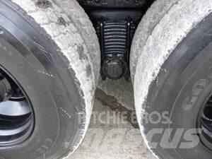 Mack RD688S Lâminas de neve e arados