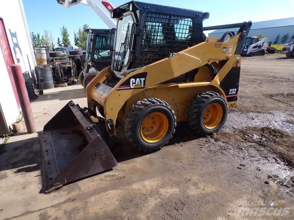 CAT 232 Minicarregadeiras