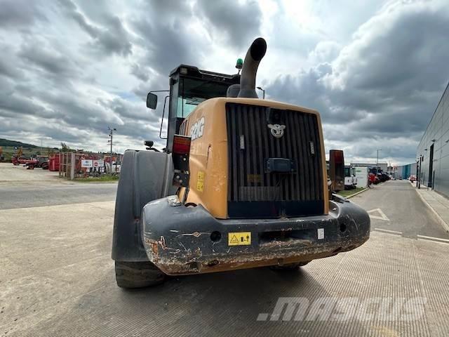 CASE 821G Carregadeiras de rodas