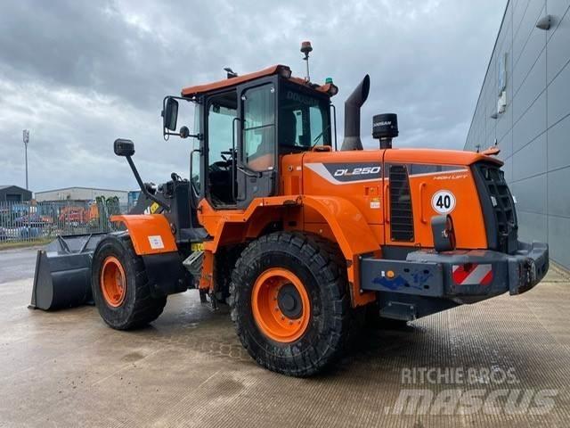 Develon DL250-5 Carregadeiras de rodas