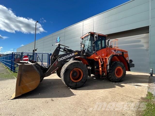 Develon DL300-5 Carregadeiras de rodas