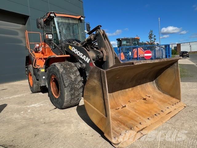 Develon DL300-5 Carregadeiras de rodas