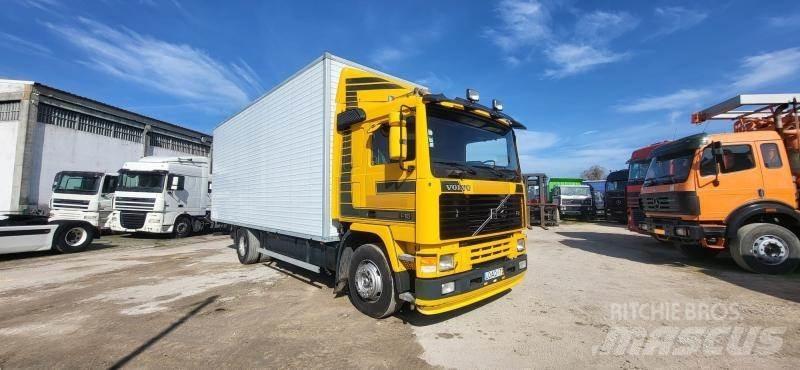 Volvo F10 Caminhões de caixa fechada