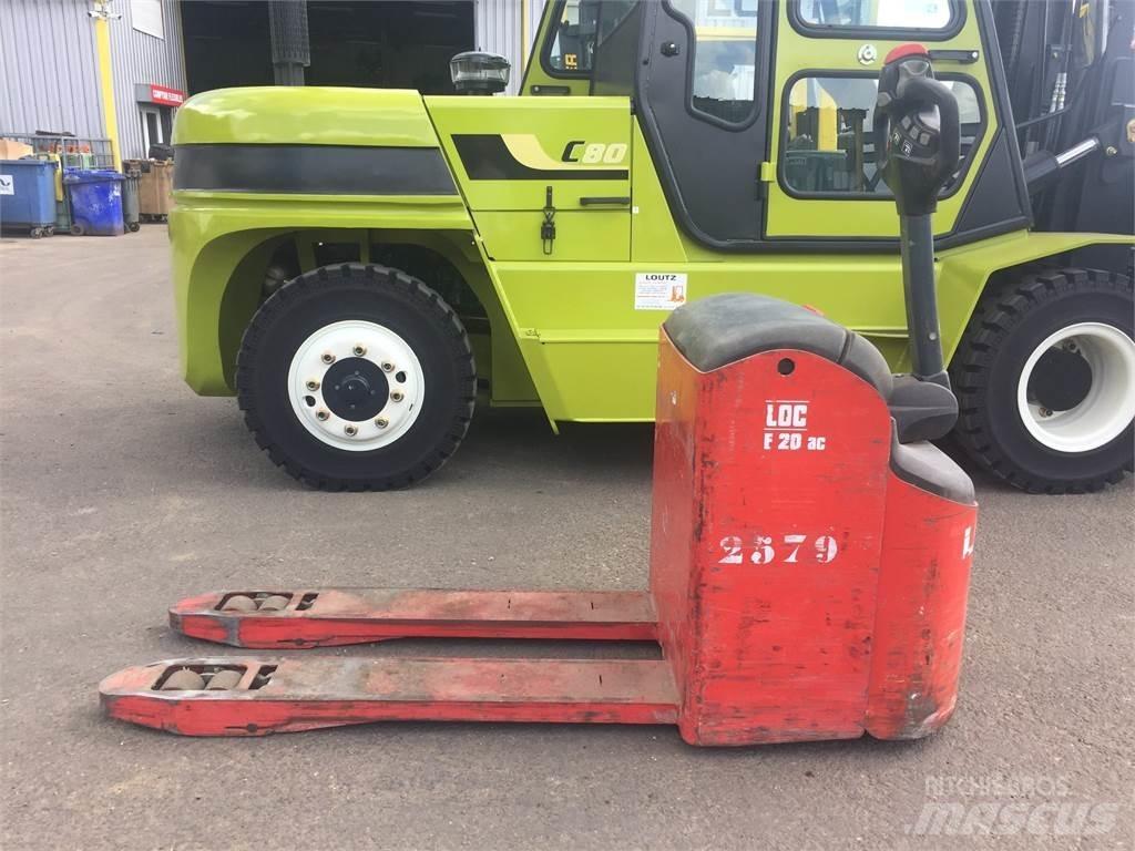 LOC E20 Empilhador para operador externo