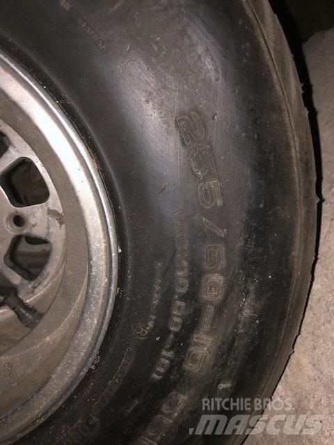  - - -  Honda Pneus