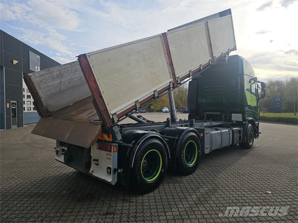Iveco Stralis 560 6x4 Camiões caixa desmontável com elevador de cabo