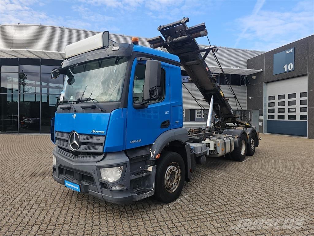 Mercedes-Benz Antos 2546 Camiões caixa desmontável com elevador de cabo