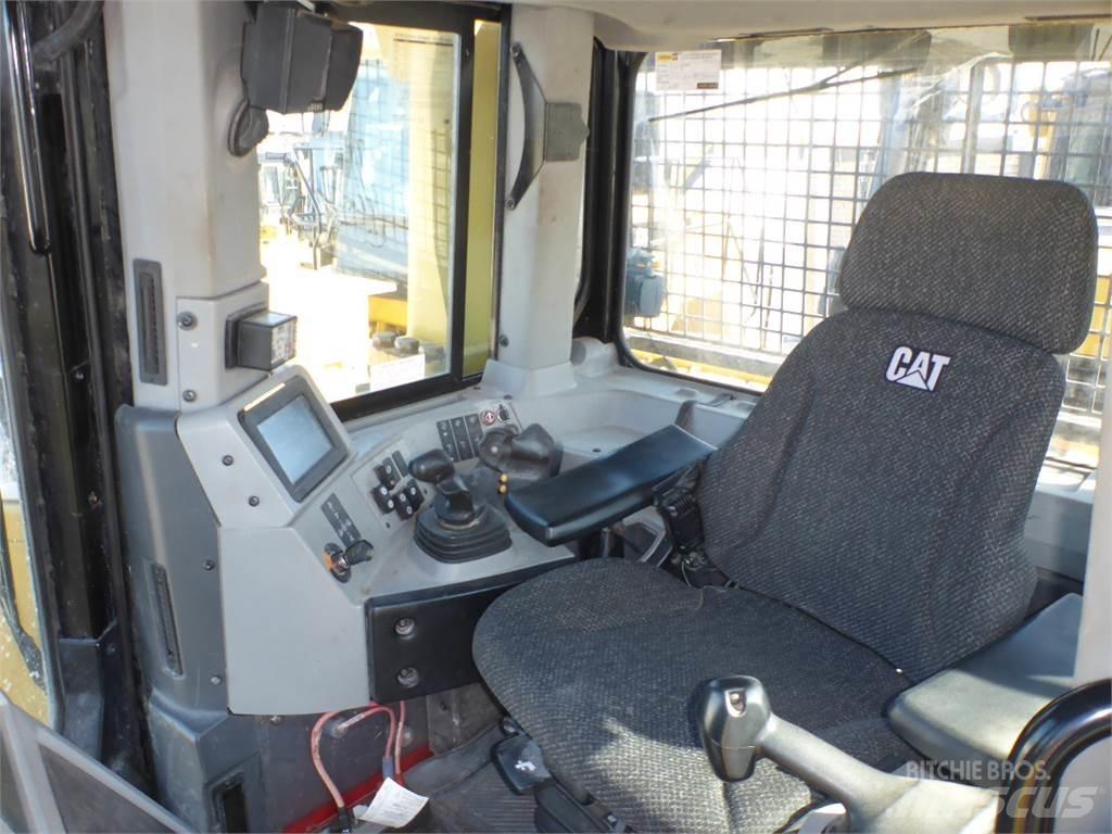 CAT D8T Dozers - Tratores rastos