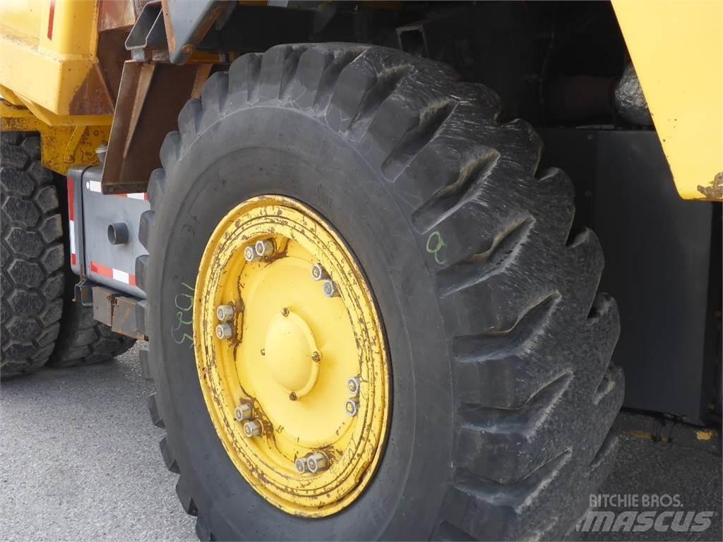Komatsu HD325-7 Camiőes basculantes rígidos