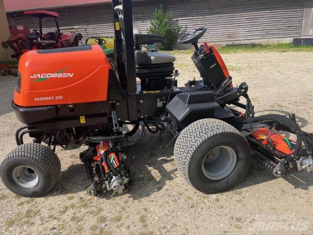 Jacobsen FAIRWAY 250 Corta-Relvas Riders