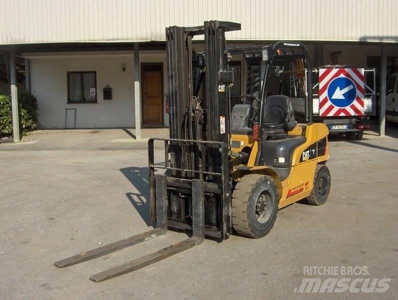 CAT DP30N Empilhadores Diesel
