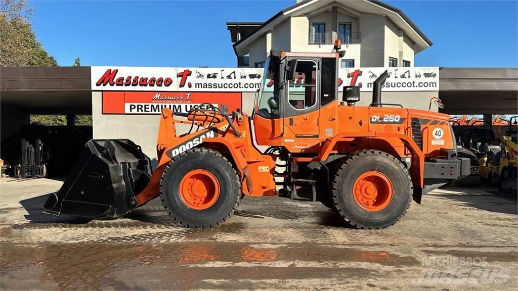 Doosan DL250 Carregadeiras de rodas