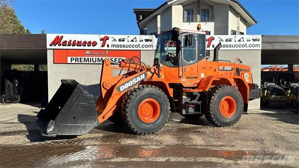 Doosan DL250 Carregadeiras de rodas