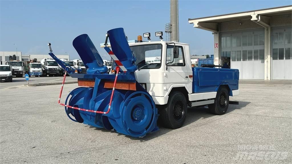 Fresia F60 4X4 Lâminas de neve e arados