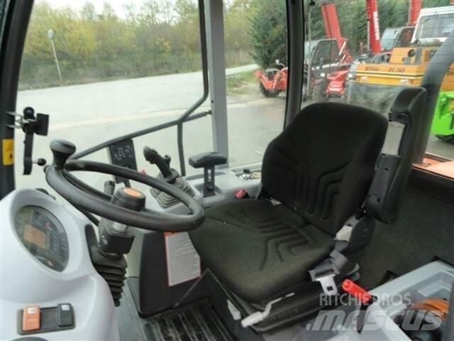 Hitachi ZW65 Carregadeiras de rodas