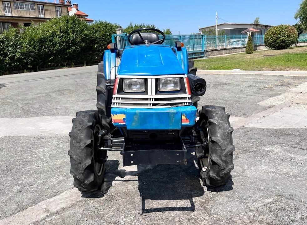 Iseki 240 4x4 Lâminas de neve e arados