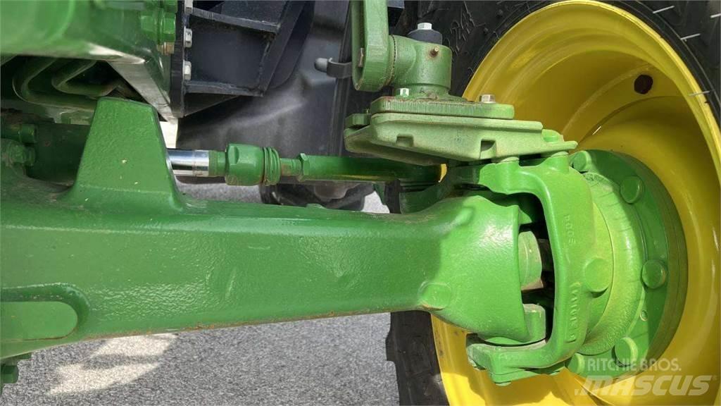 John Deere 6090MC 4X4 Lâminas de neve e arados