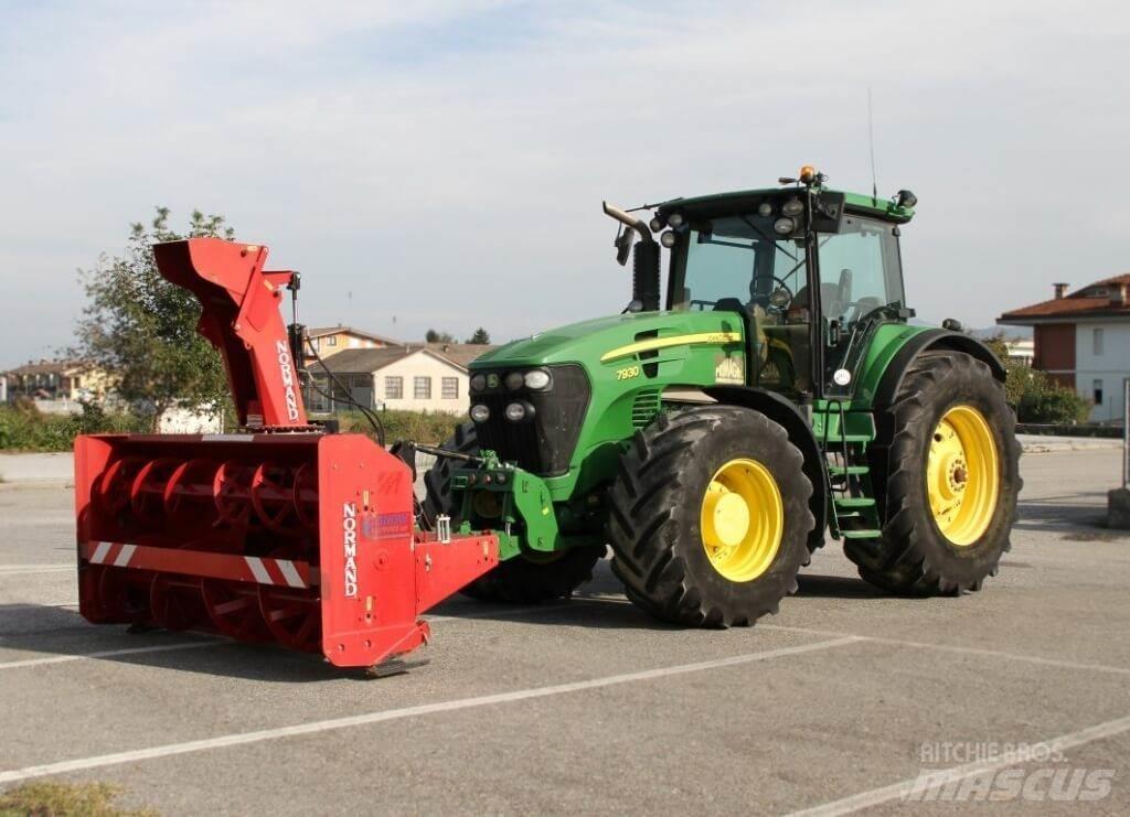 John Deere 7930 4X4 Lâminas de neve e arados
