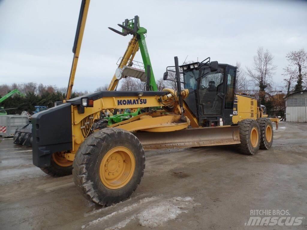 Komatsu GD675-5 Dozers - Tratores rastos