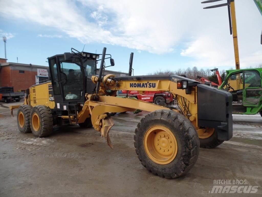 Komatsu GD675-5 Dozers - Tratores rastos