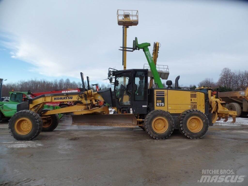 Komatsu GD675-5 Dozers - Tratores rastos