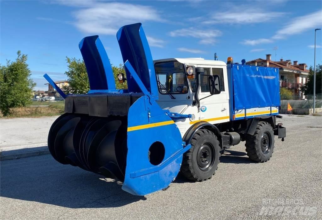 Mercedes-Benz UNIMOG Lâminas de neve e arados