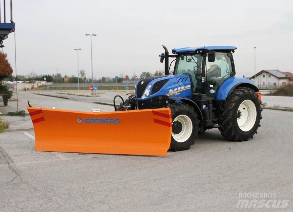 New Holland T7.190 Lâminas de neve e arados