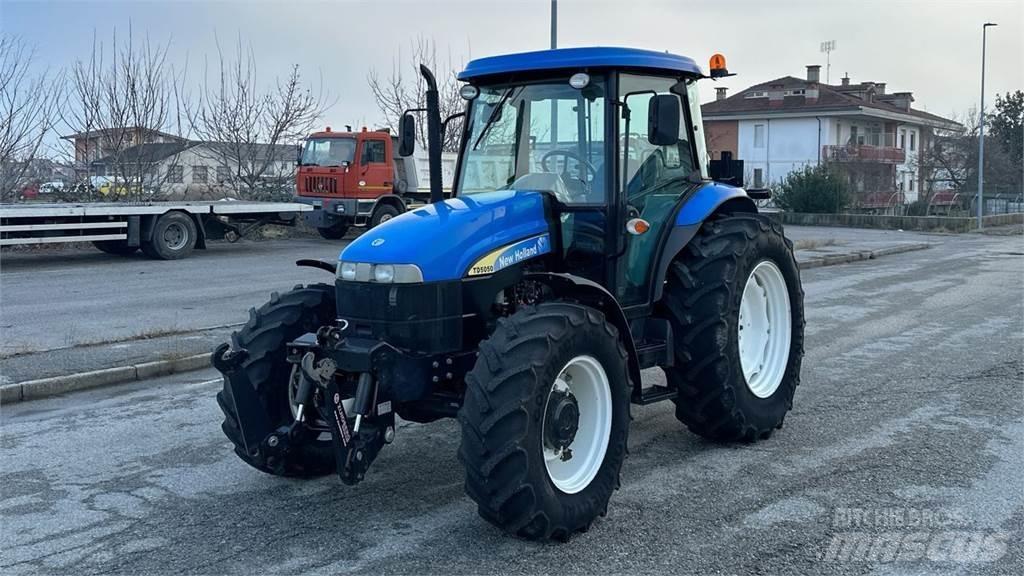 New Holland TD5050 4X4 Lâminas de neve e arados