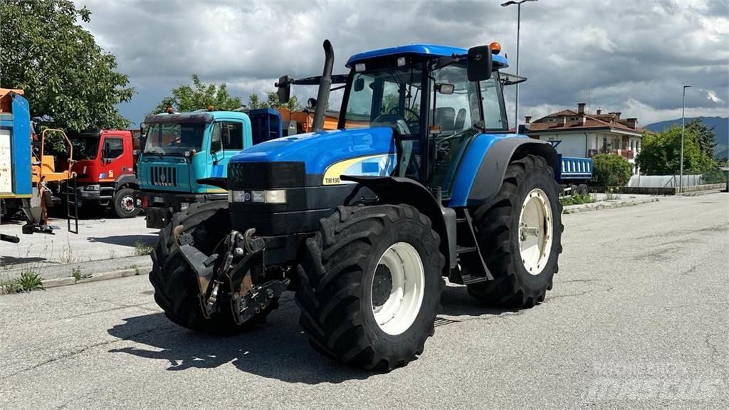 New Holland TM190 4X4 Lâminas de neve e arados