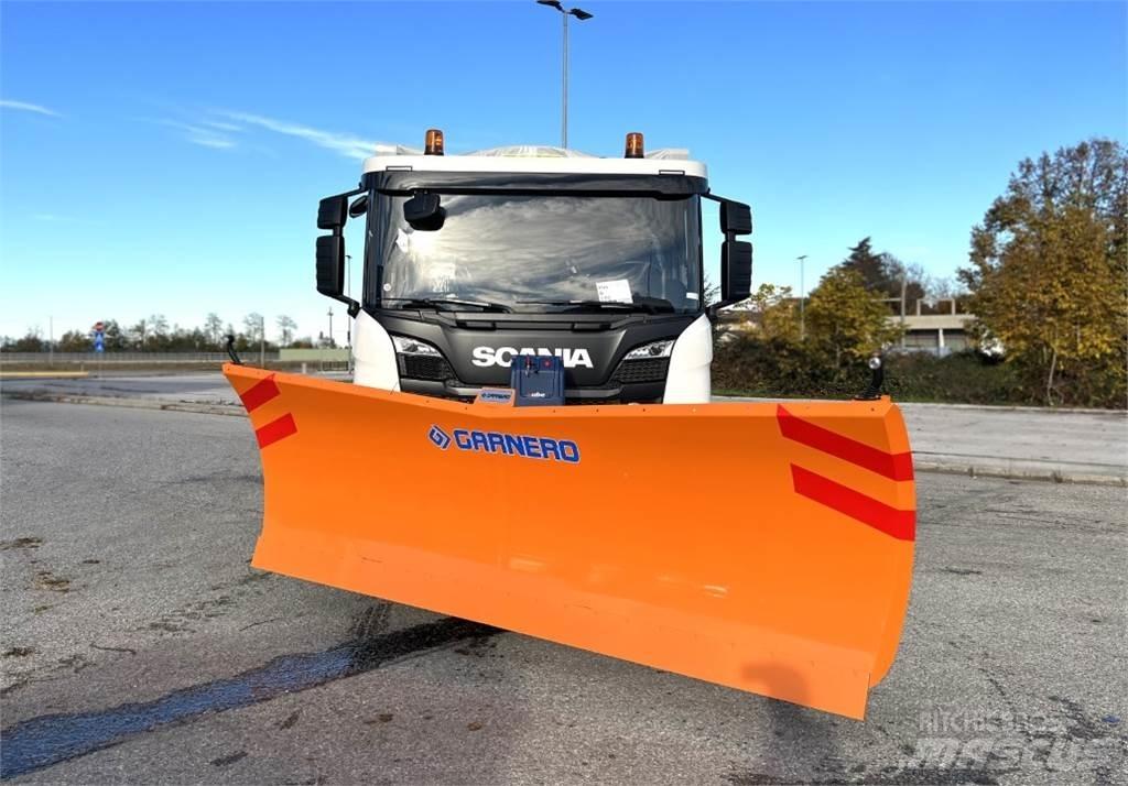 Scania P500 XT 8X4 Lâminas de neve e arados