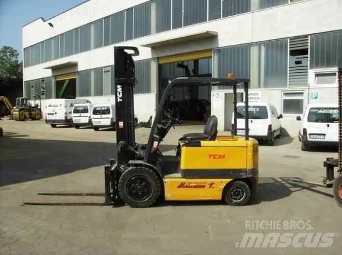TCM VM400 FB30 Empilhadores eléctricos