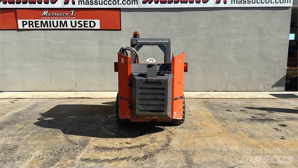 Thomas K680 Minicarregadeiras
