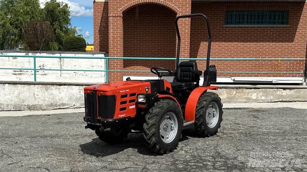  Tigretrac 3800 4x4 Lâminas de neve e arados