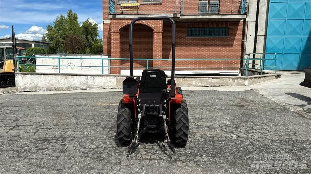 Tigretrac 3800 4x4 Lâminas de neve e arados