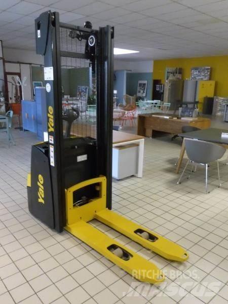 Yale MS12 Empilhador para operador externo