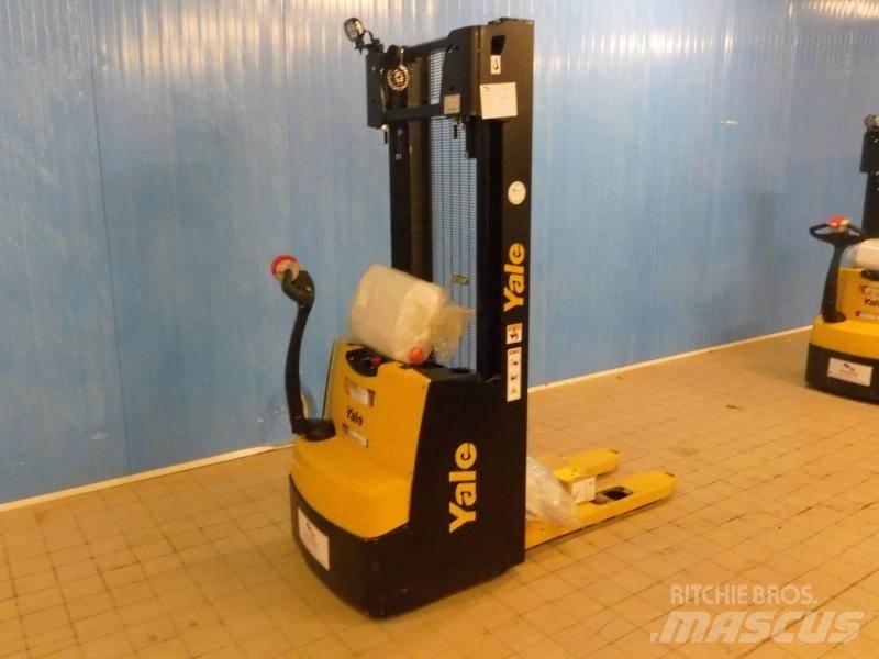 Yale MS12 Empilhador para operador externo