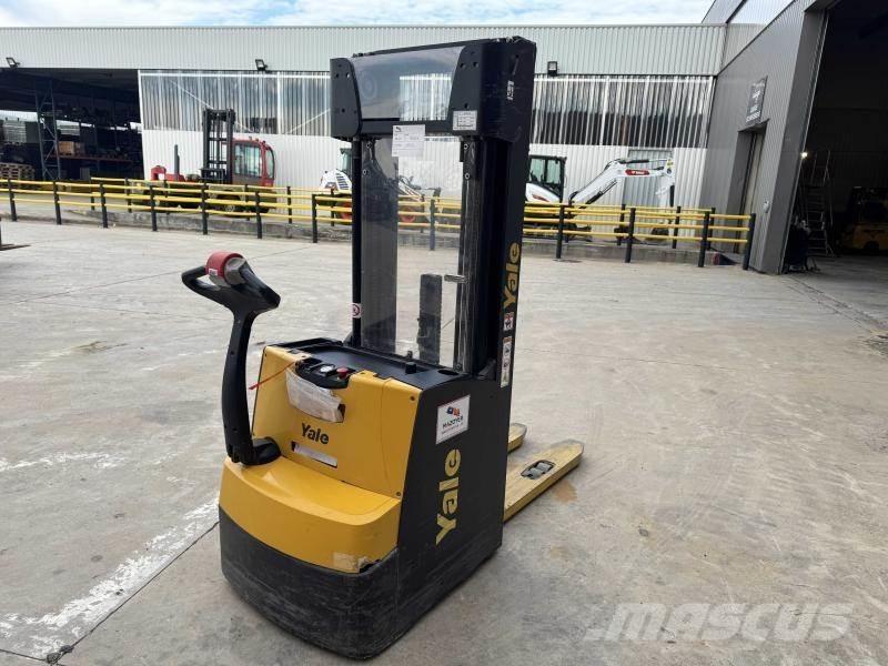 Yale MS16 IL Empilhador para operador externo