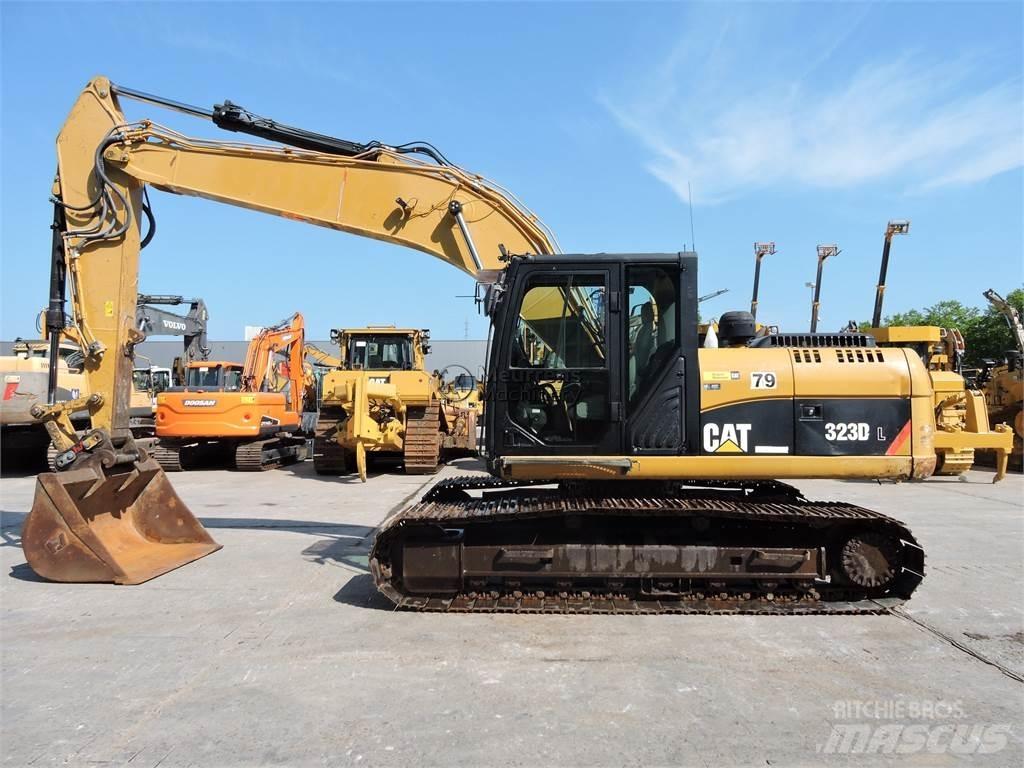 CAT 323D Escavadeiras de esteiras
